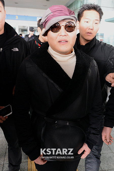 가수 싸이,4일 오후 인천국제공항을 통해 일시 귀국 하고있다.