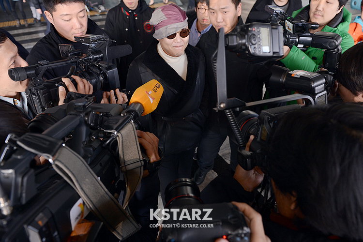 가수 싸이,4일 오후 인천국제공항을 통해 일시 귀국 하고있다.