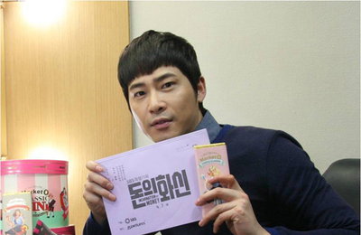 ‘돈의 화신’ 강지환, 밸런타인데이 맞아 촬영장에 초콜릿 150개 선물