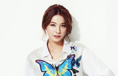 유인영, 패션화보 같은 뷰티 화보 공개 ‘新 립스틱 완판녀’ 등극하나?