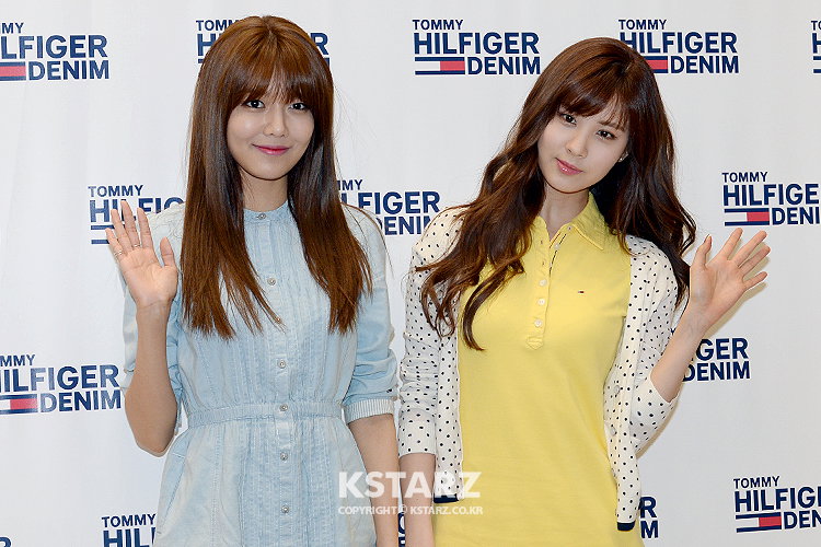 14일 오후 서울 소공동 롯데백화점 본점에서 '타미 힐피거 데님(Tommy Hilfiger Denim) 뮤즈 소녀시대 수영&서현 팬사인회' 참석