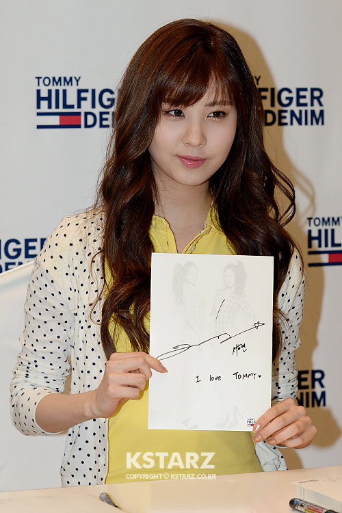 14일 오후 서울 소공동 롯데백화점 본점에서 '타미 힐피거 데님(Tommy Hilfiger Denim) 뮤즈 소녀시대 수영&서현 팬사인회' 참석