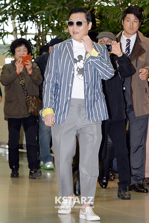 싸이, 25일 오전 신곡 ‘젠틀맨’의 본격적인 미국 현지 프로모션을 위해 인천국제공항을 통해 출국