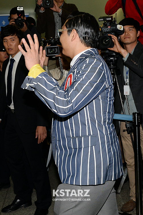싸이, 25일 오전 신곡 ‘젠틀맨’의 본격적인 미국 현지 프로모션을 위해 인천국제공항을 통해 출국