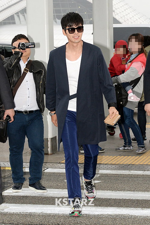 현빈, 25일 오후 싱가포르 팬미팅을 위해 인천국제공항을 통해 출국