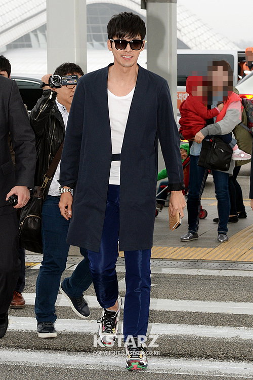 현빈, 25일 오후 싱가포르 팬미팅을 위해 인천국제공항을 통해 출국