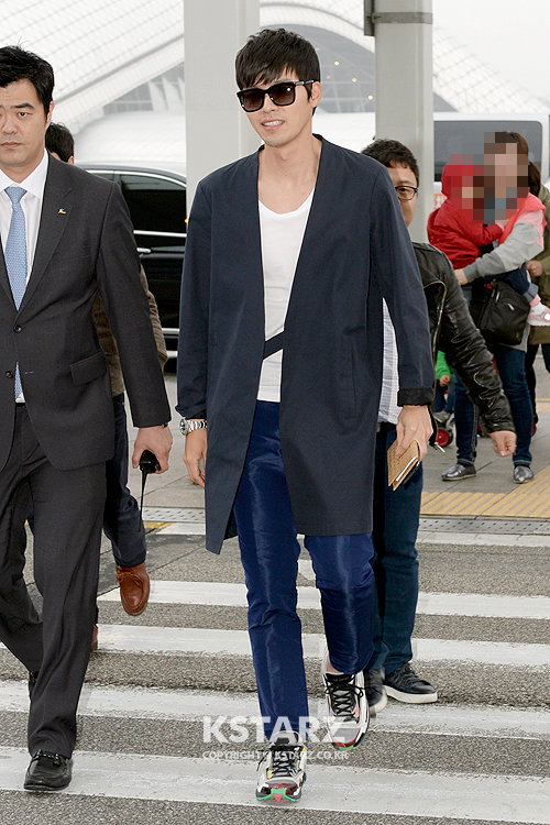 현빈, 25일 오후 싱가포르 팬미팅을 위해 인천국제공항을 통해 출국