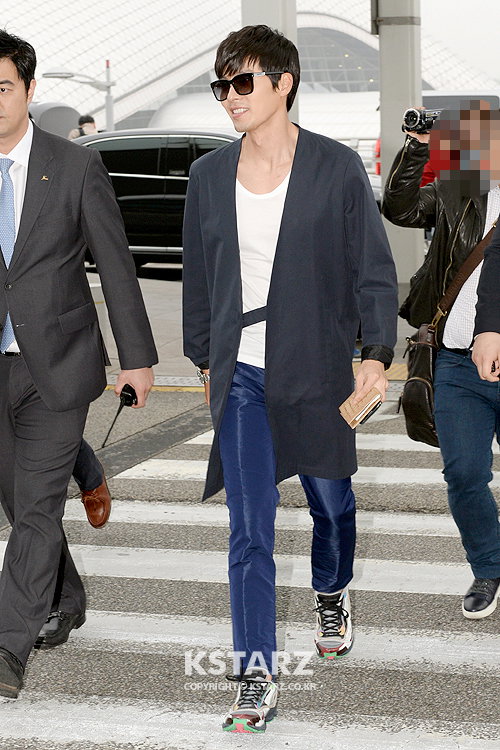현빈, 25일 오후 싱가포르 팬미팅을 위해 인천국제공항을 통해 출국