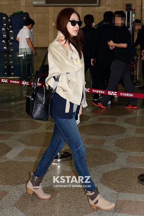 최지우, 6일 오전 일본 방송 녹화차 김포국제공항을 통해 일본으로 출국 