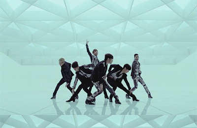 그룹 신화, ‘보깅 댄스(Voguing Dance)’로 역대 최고의 안무 선사