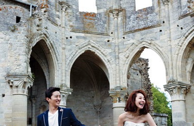 인교진·소이현, 파리서 찍은 웨딩화보 '한폭의 그림'