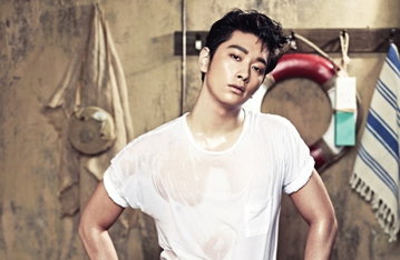 2pm 찬성, 흠뻑 젖은 의상…탄탄한 근육질 몸매