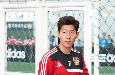 UEFA 첫골 손흥민 "팀을 위해 중요한 골이어서 더 기쁘다"