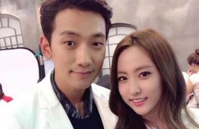베스티 해령, 비 곁에서 다정하게 인증샷 '김태희가 질투할 듯'