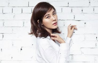 단발변신 김하늘, 청바지 화보 '완벽한 힙 라인'