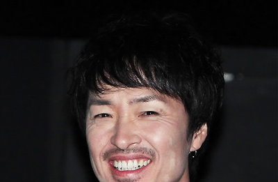 가수 강산에, 33년 만에 경희대 한의대 명예학사 취득