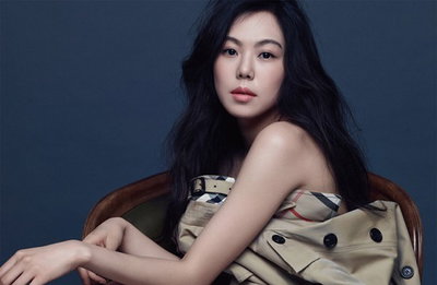 김민희, 트렌치코트로 하나로 아슬아슬 바디라인 드러내