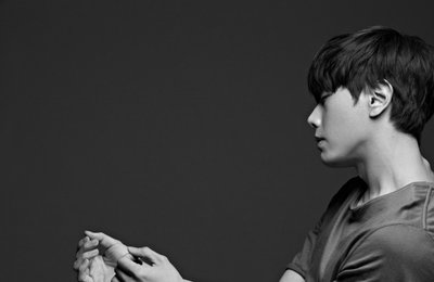 '배상금 변제거부 혐의' 가수 박효신 재판 출석