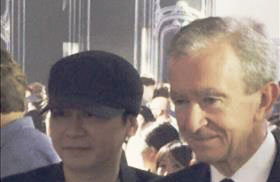YG 양현석, 디올 전시회서 루이비통 회장 만나