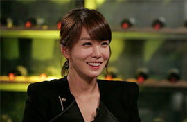 배우 김정은 열애중…소속사 "좋은 친구이자 연인으로 교제중"
