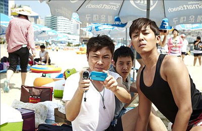 [새영화]'쓰리 썸머 나잇' 자신 있게 망가지는 코미디 영화