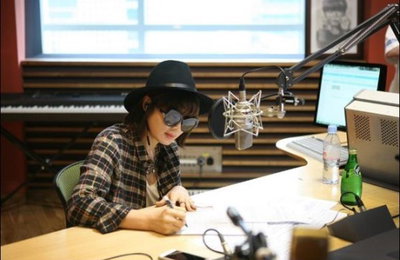 라디오 스타로 돌아온 배우 김혜수, "오늘은 카리스마 DJ"