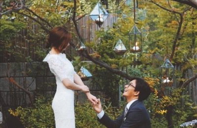 '욘사마' 배용준, 박수진과 결혼…하객 150명 참석, 비공개로 진행
