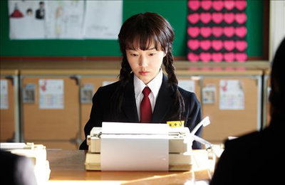 이정현 주연, '성실한 나라의 앨리스’..암울한 세태 풍자한