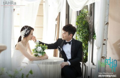 박현빈, 4살 연하 연인과 화촉…"첫만남서 입맞춤"