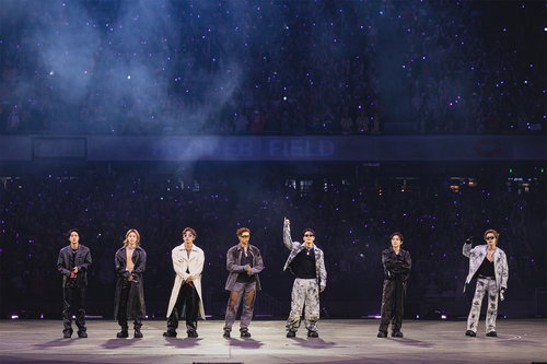 LA 붉은 물결! BTS '최고 그룹' 인정