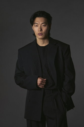 류준열, '들쥐'가 던진 존재론적 질문…글로벌 휩쓴 新도전