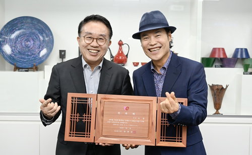 '세 번째' 남원 사랑! 트로트 스타 소명, '고향 홍보대사' 재위촉 3년 활약 예고