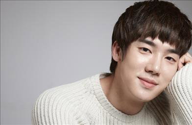 유연석-김지원 교제설…소속사 "친한 선후배 사이"