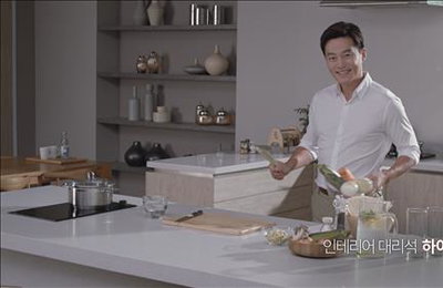 LG하우시스 첫 남성 TV 광고 모델에 배우 이서진