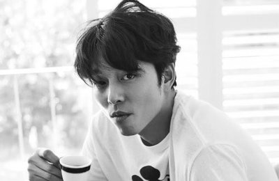 공유, 훈훈 남친 비주얼...'흑백의 자연스러운 멋'