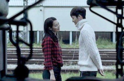 신민아·김우빈, 달달한 눈맞춤…"비주얼 커플, 세련미"