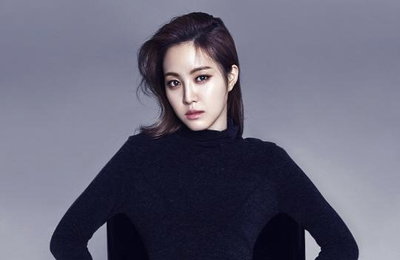 손나은, 잘록한 19인치 개미허리 '성숙미' 뽐내