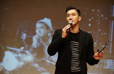최시원, 팬 200명과 '그녀는 예뻤다' 본방 사수