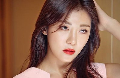 하지원, 홀리데이 메이크업 연출...'청순+섹시'