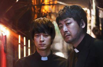 '007 스펙터', '검은 사제들' 아성 도전하나