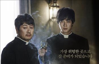 '검은 사제들' 수능 끝나고 10대 관객 급증