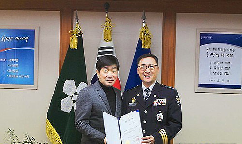 [사진]서울 강남서 제공, 손현주(왼쪽)