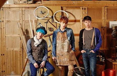 JYJ, 2016년도 캘린더서 완전체 모습 드러내