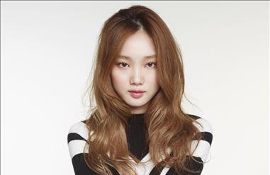 이성경, 스크린 첫 도전…김홍선 감독 '브로커' 주연