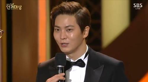 [사진]'2015 SBS어워즈페스티벌(SAF)연기대상' 방송화면 캡처