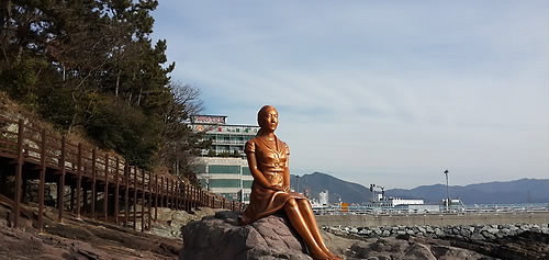 [사진]연합뉴스, 사천 노산공원의 '삼천포아가씨상'