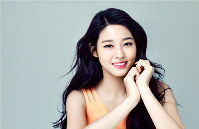 '광고 대세' 설현, 아큐브 컬러렌즈 새 모델