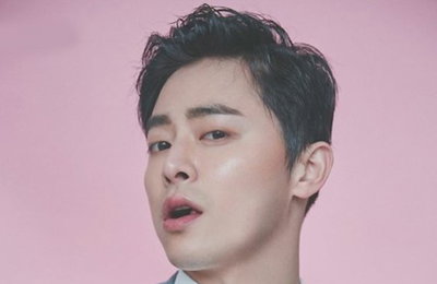 조정석, 댄디남의 정석…"남자도 핑크다"