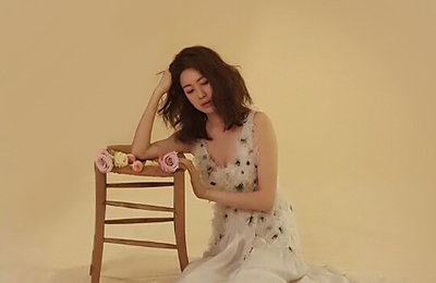 이요원, 화보 비하인드컷…"우아한 여성미"
