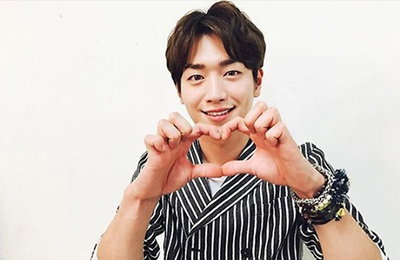 서강준, 특급 팬서비스…"댄디남의 손하트"